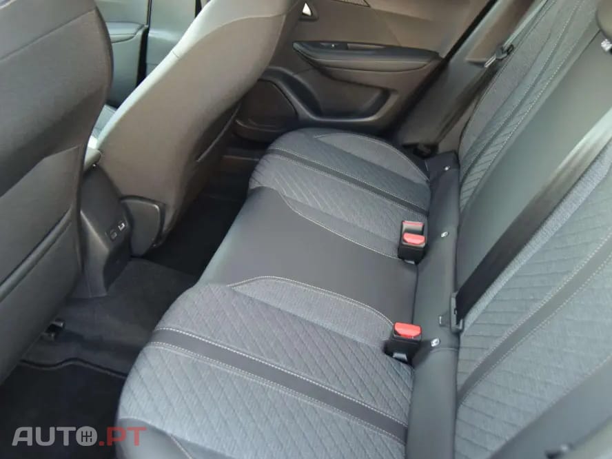 Peugeot 2008 1.2 Hybrid Allure e-DCS6