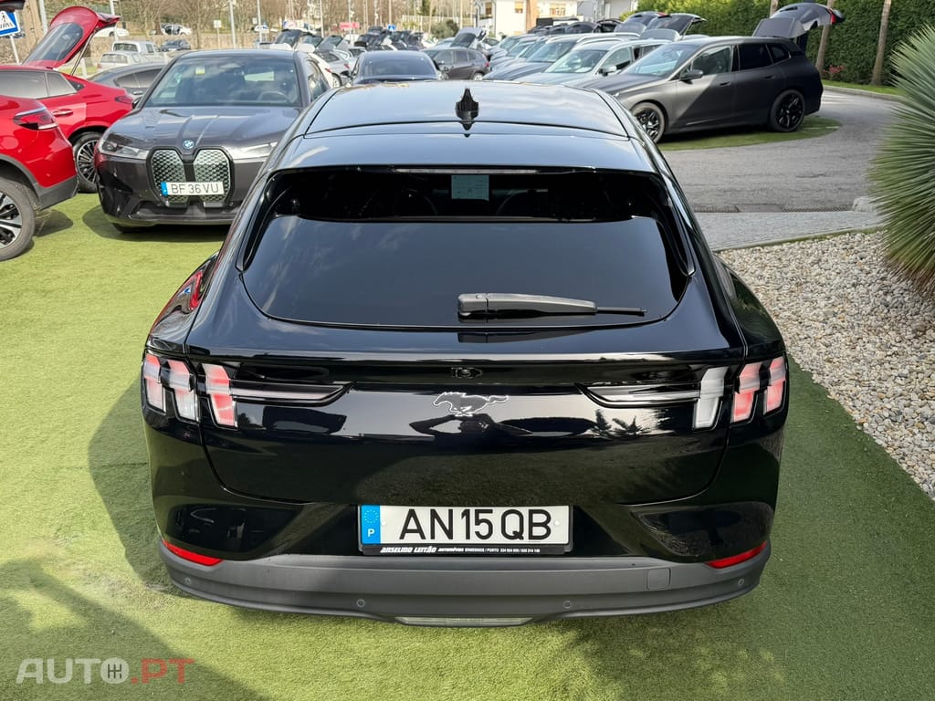 Ford Mustang Mach-E Alargada