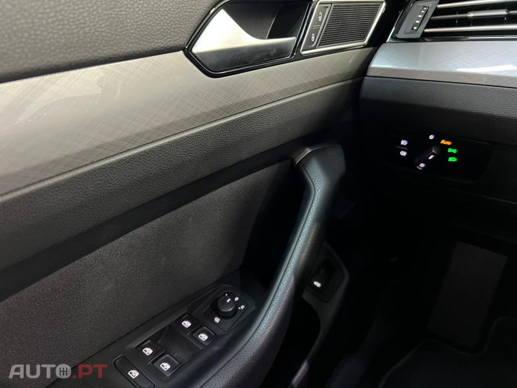 Volkswagen Passat 1.5 TSI 150cv Business Variant