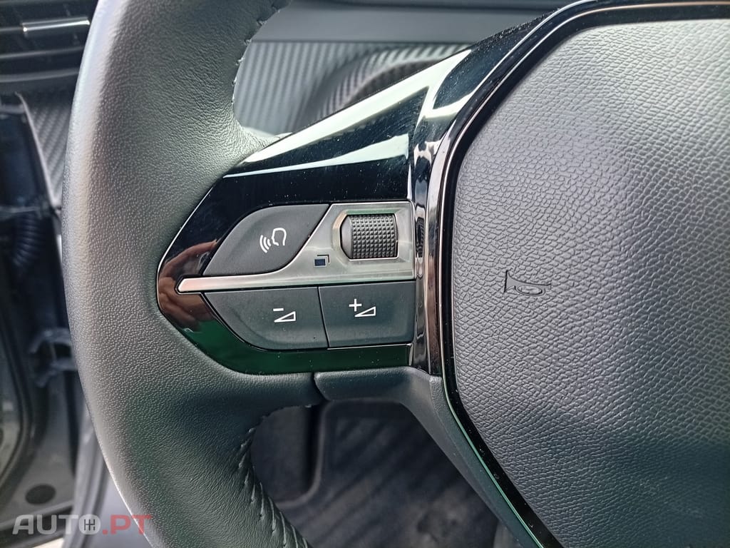 Peugeot e-2008 54 kWh Allure — fotografia 12