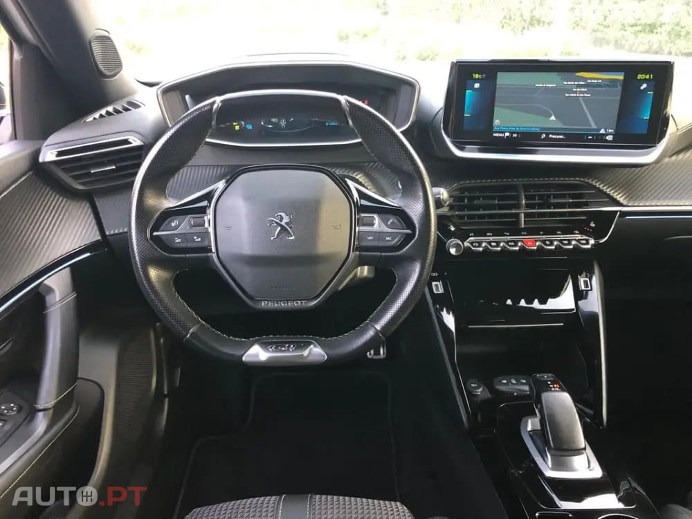 Peugeot E-2008 GT+