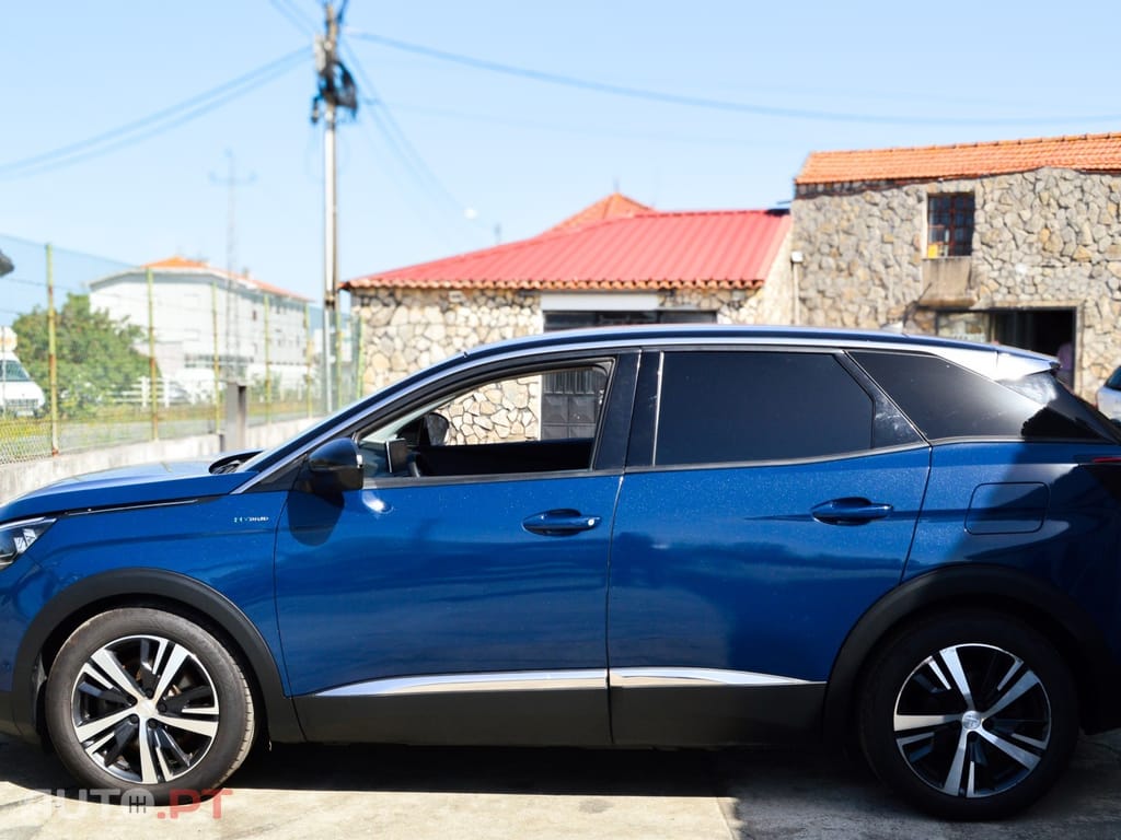 Peugeot 3008 1.6 Hybrid Allure e-EAT8