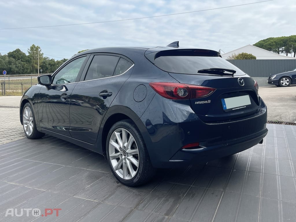 Mazda 3 1.5 Sky-D Excellence Navi