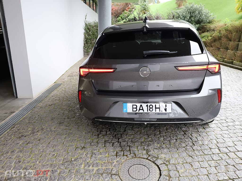 Opel Astra 1.2 T Elegance