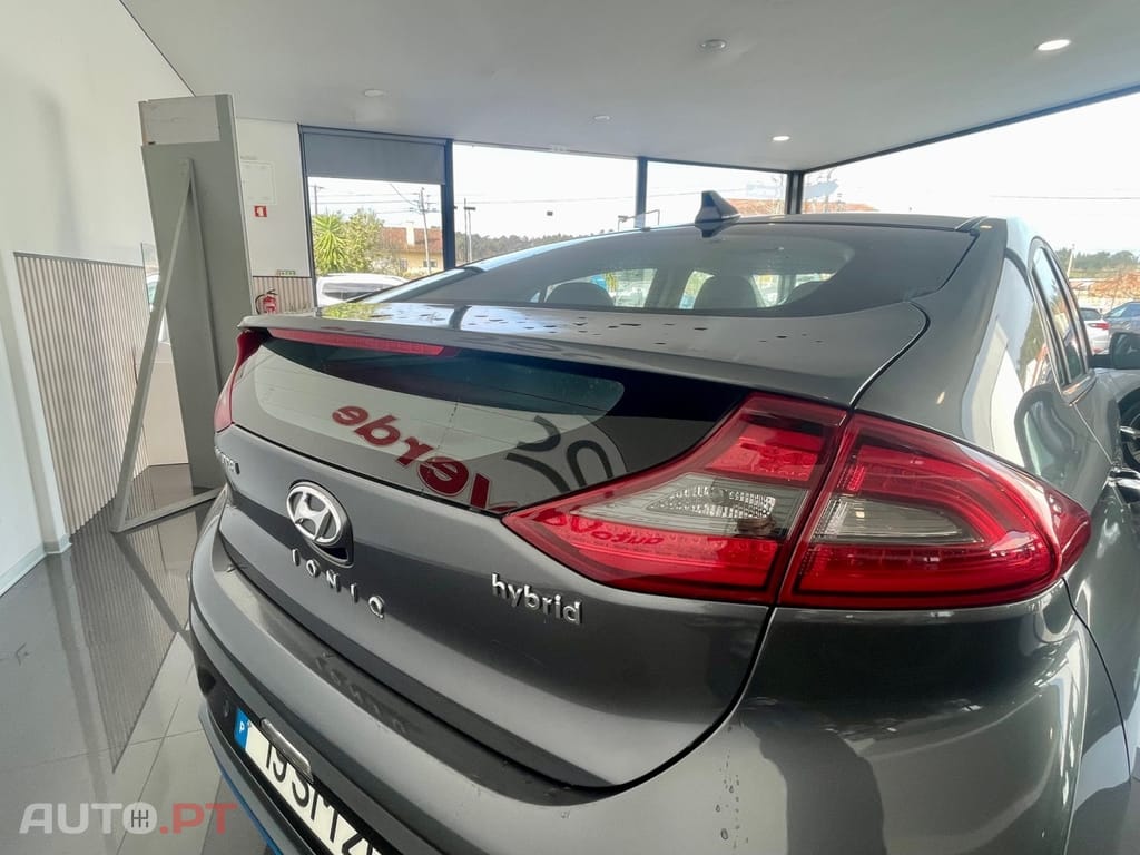 Hyundai Ioniq 1.6 GDI HEV Hybrid Tech