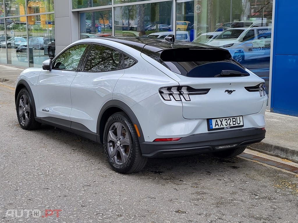 Ford Mustang Mach-E Alargada