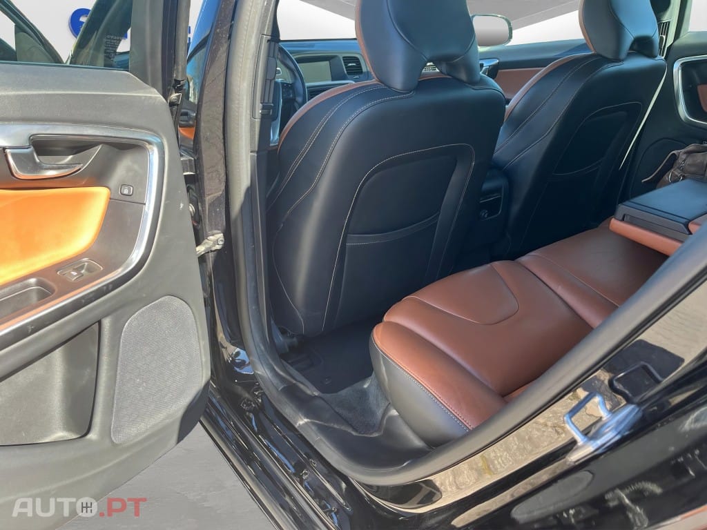 Volvo V60 D6 Twin Engine Geartronic RDesign