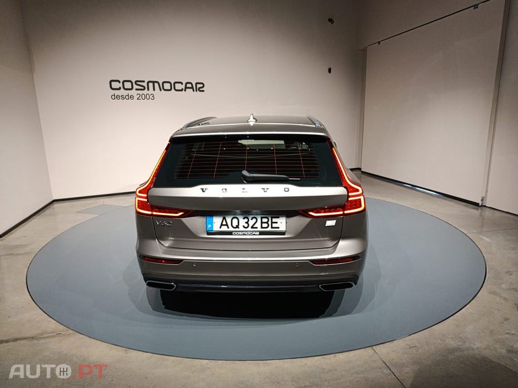 Volvo V60 2.0 T6 AWD TE Inscription Expression Plug-in 350cv — fotografia 5