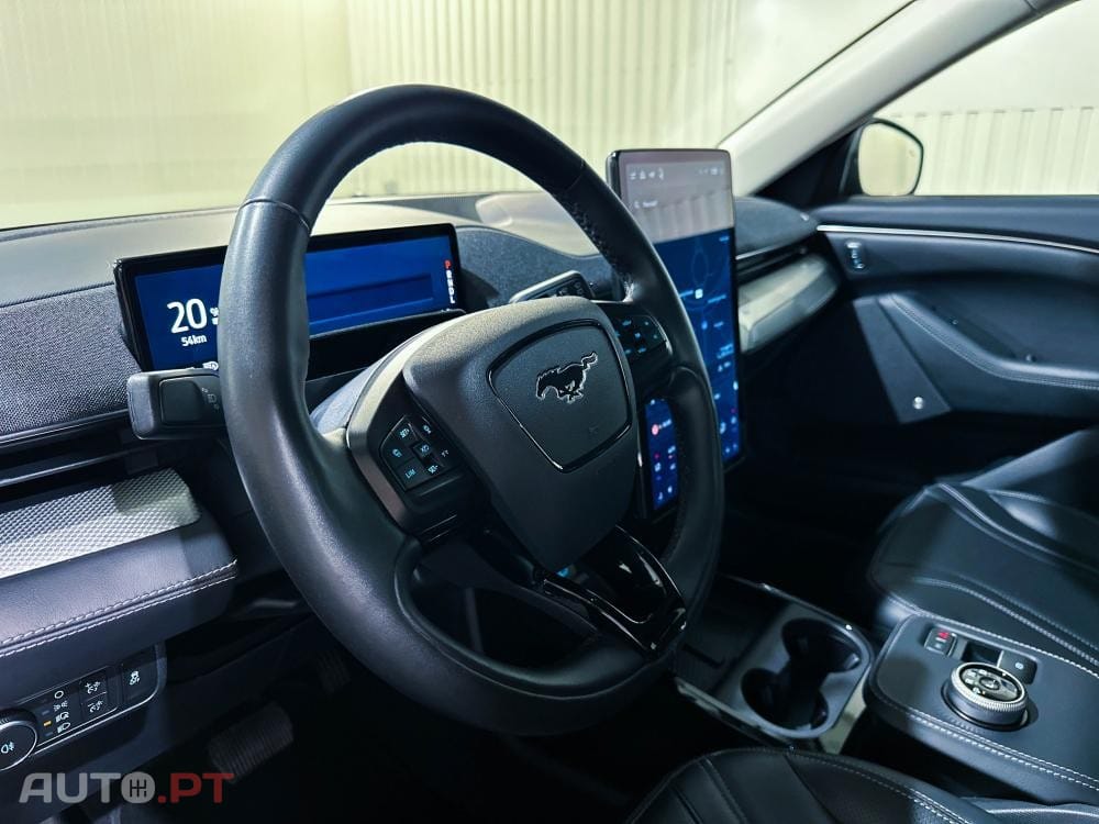 Ford Mustang Mach-E 75.7 kWh Base