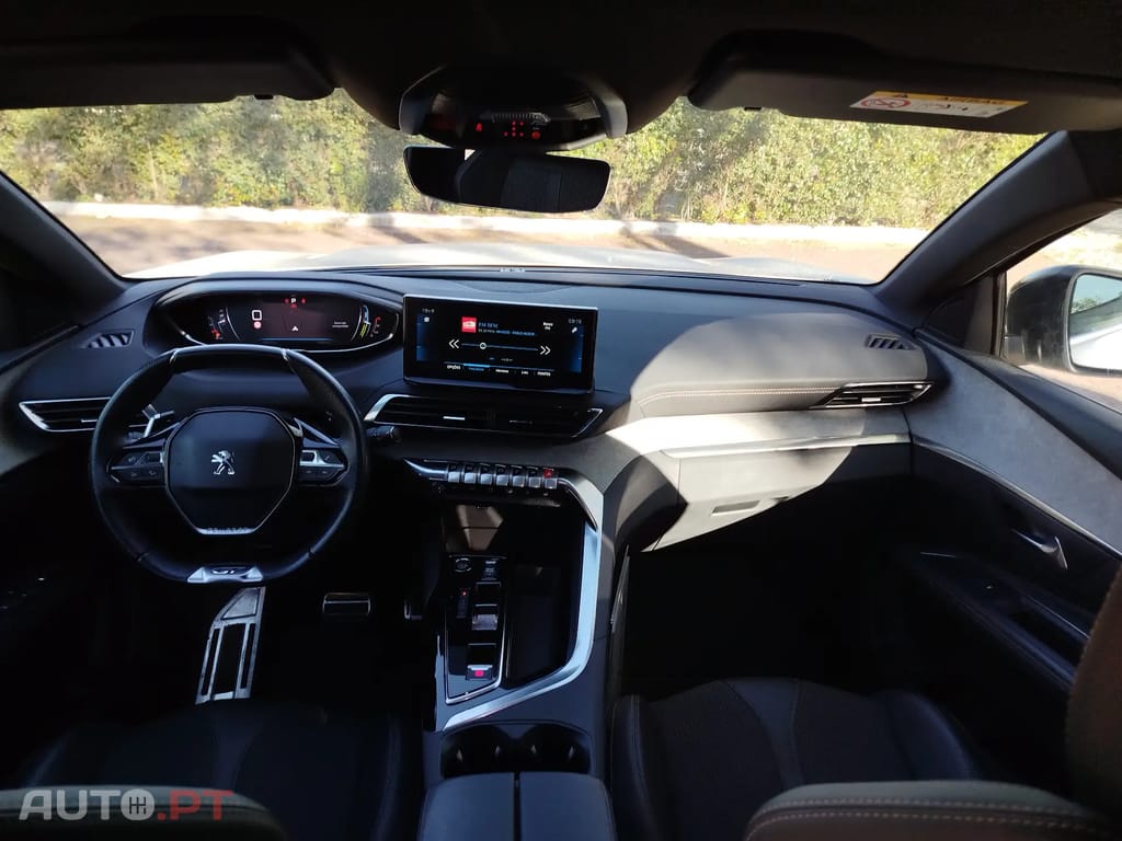 Peugeot 5008 GT HYBRID 136 CV