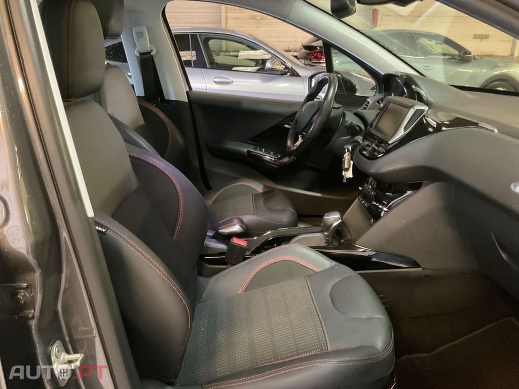 Peugeot 2008 1.2 e-THP GT Line 