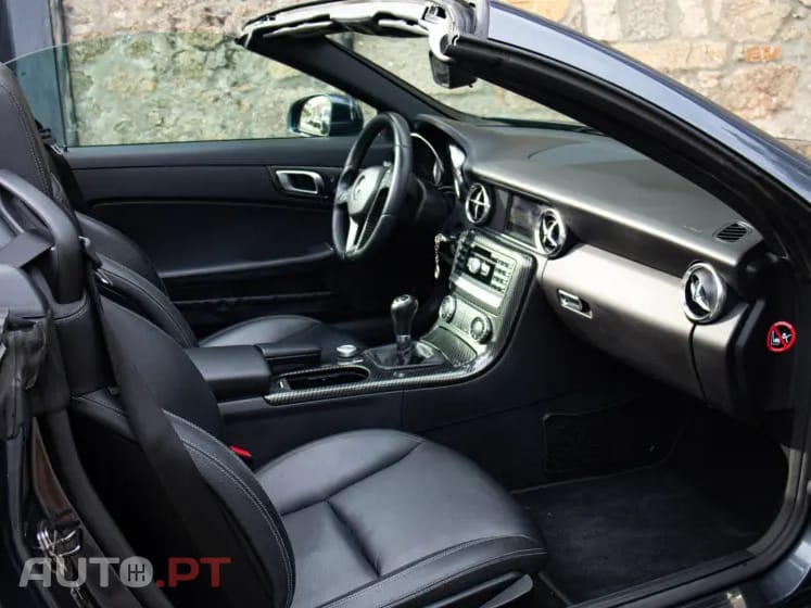 Mercedes-Benz SLK 200 Outro