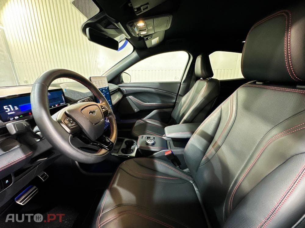 Ford Mustang Mach-E AWD PREMIUM