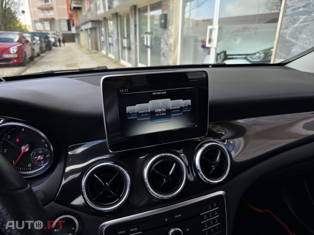 Mercedes-Benz CLA 180 d Urban