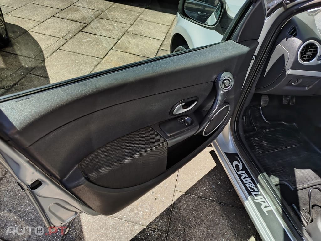 Renault Clio 1.2 16V Rip Curl