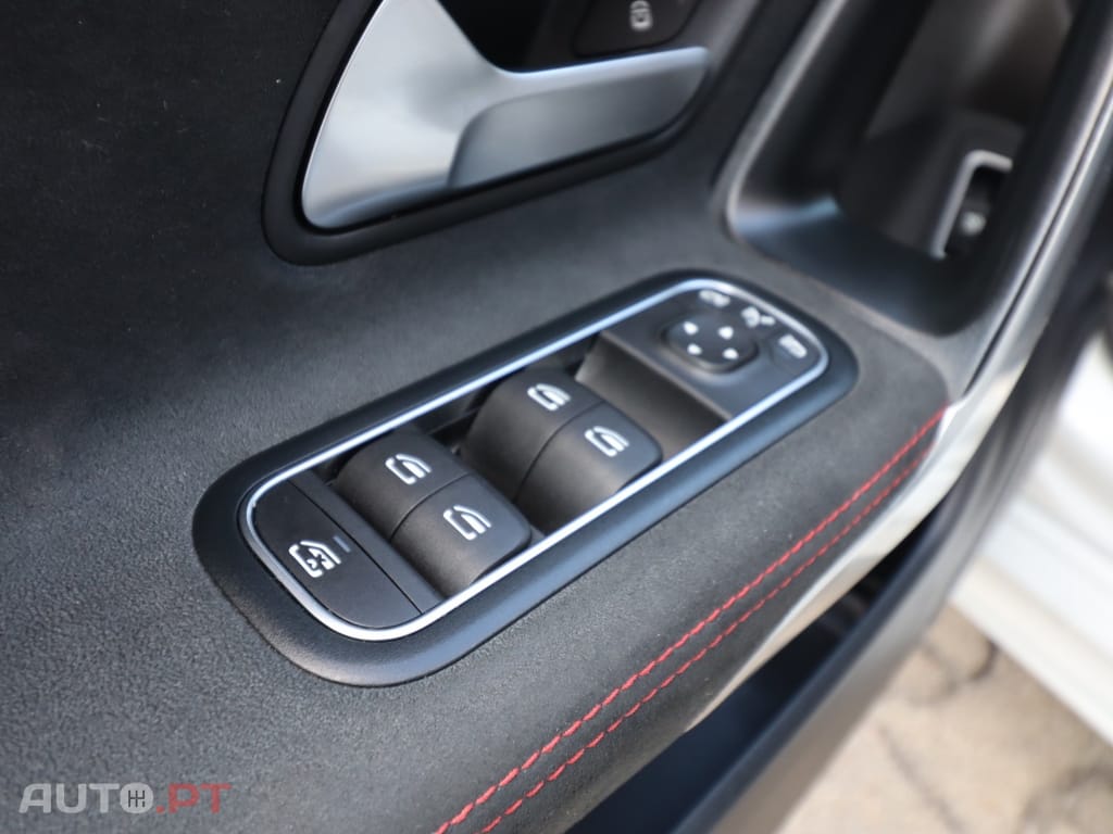 Mercedes-Benz CLA 180 AMG LINE
