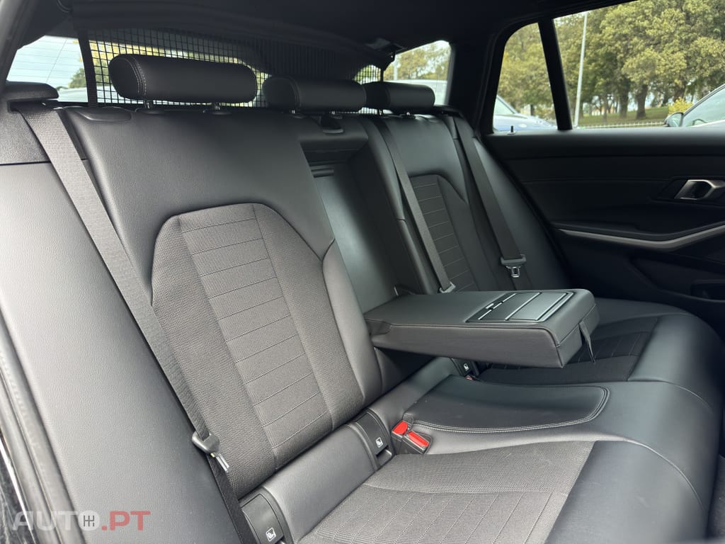 BMW 320 e Touring Line Sport Auto