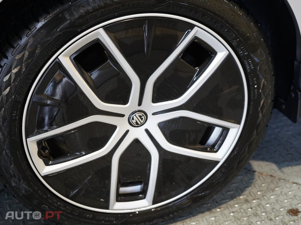 MG MG4 64 kWh Luxury