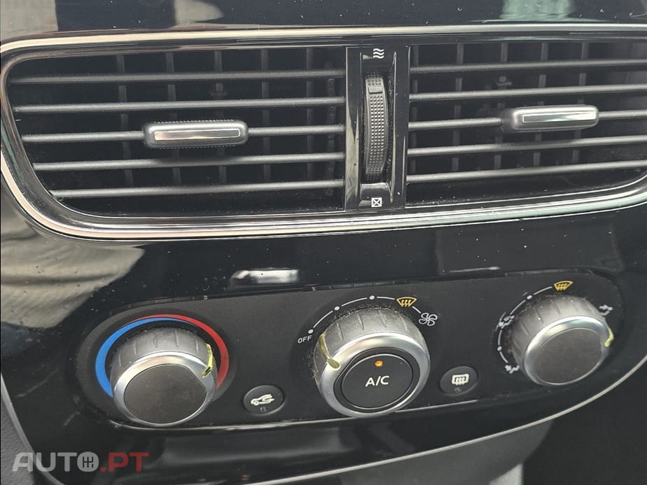 Renault Clio 0.9 TCe Limited Bi-Fuel