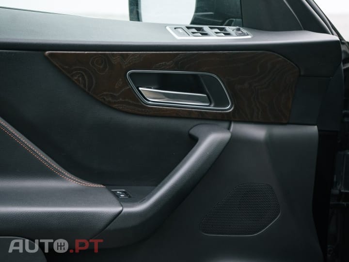 Jaguar F-Pace 2.0 i4D Portfolio Aut.