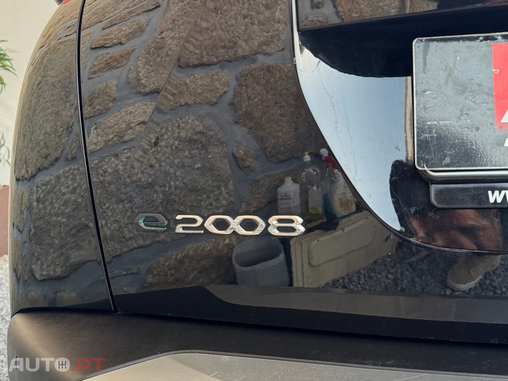 Peugeot E-2008 50 kWh Allure Pack - IVA Dedutivel !!!