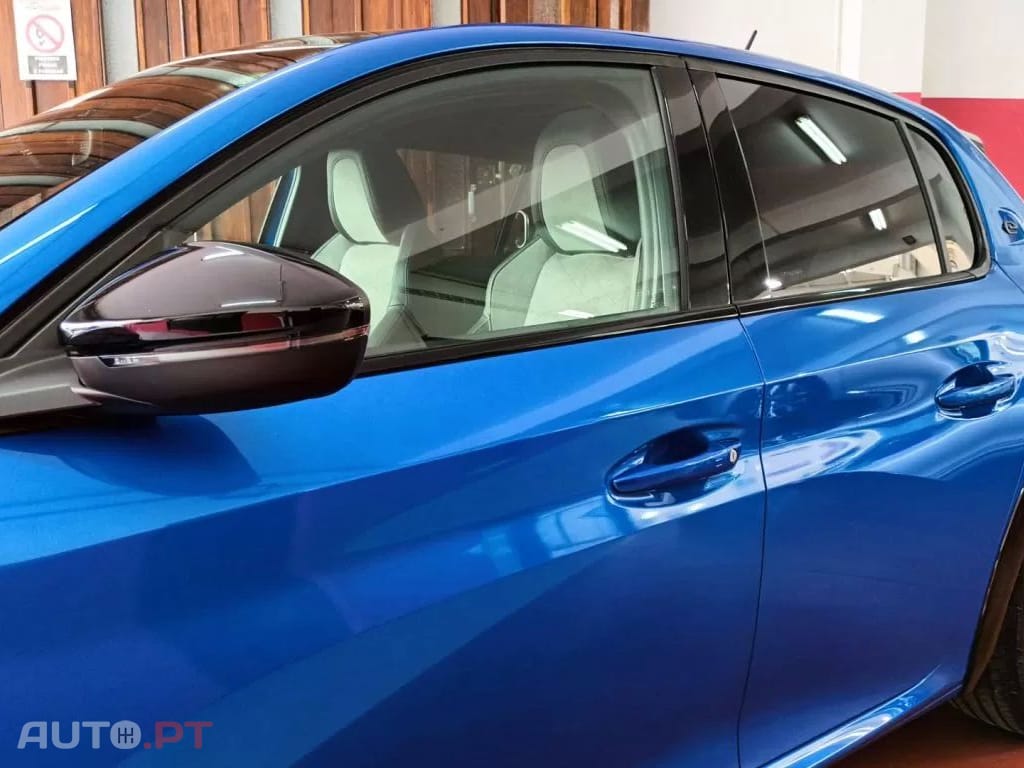 Peugeot E-208 GT