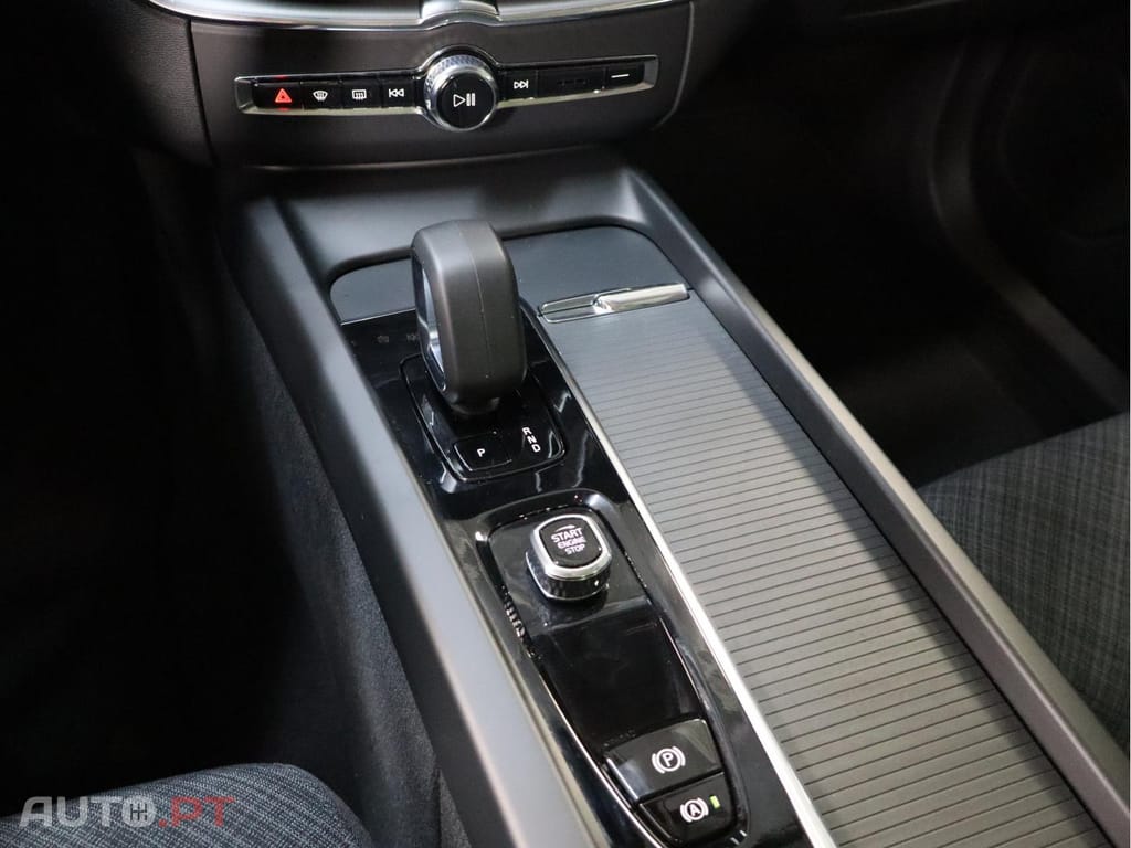 Volvo XC60 2.0 T6 350 AWD PHEV Core Auto