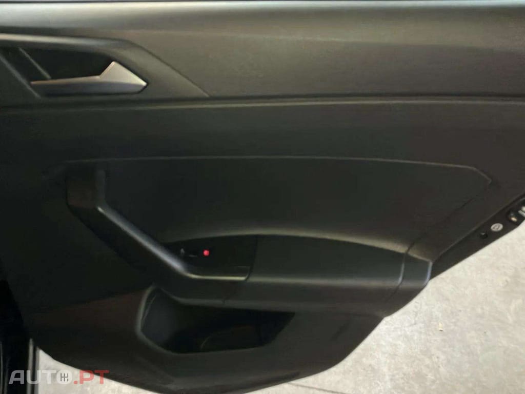 Volkswagen Polo 1.0 MPI CONFORT LINE