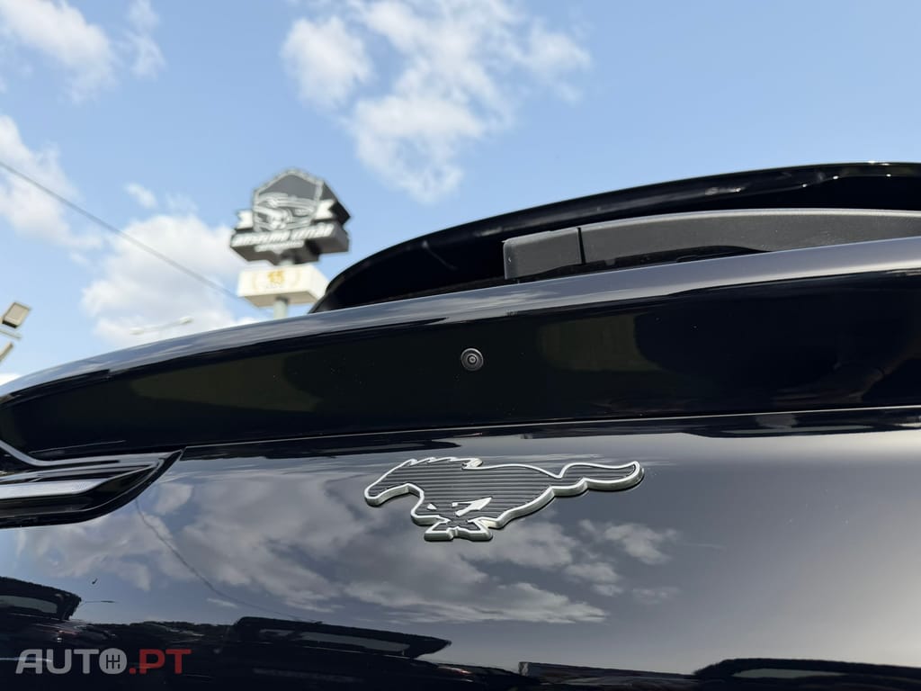 Ford Mustang Mach-E Alargada