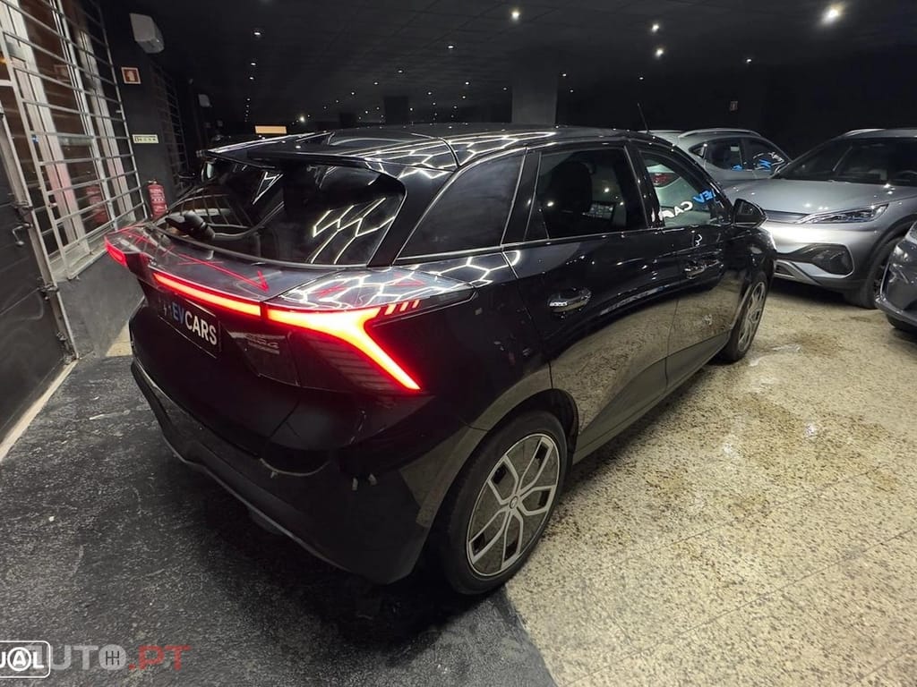 MG MG4 64 kWh Luxury