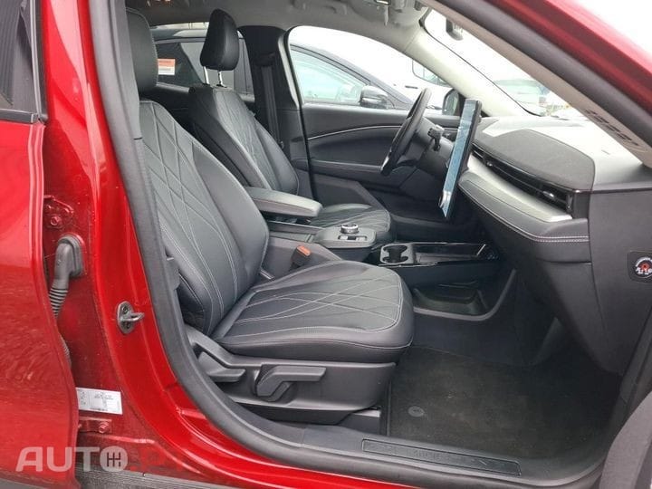 Ford Mustang Mach-E 75.7 kWh Base