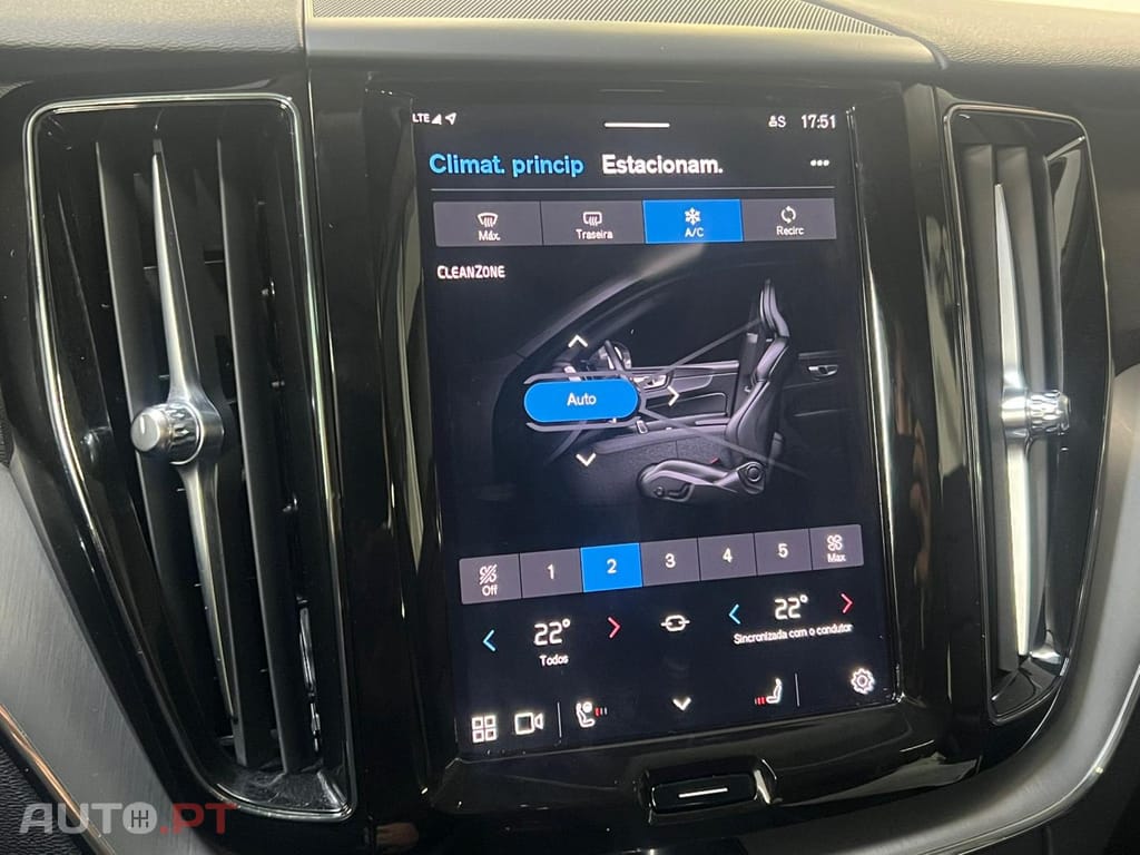 Volvo XC60 2.0 T6 350 AWD PHEV Core Auto