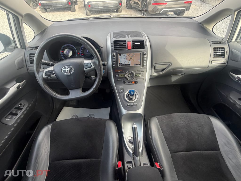 Toyota Auris 1.8 HSD Comfort +P.Sport+Navi