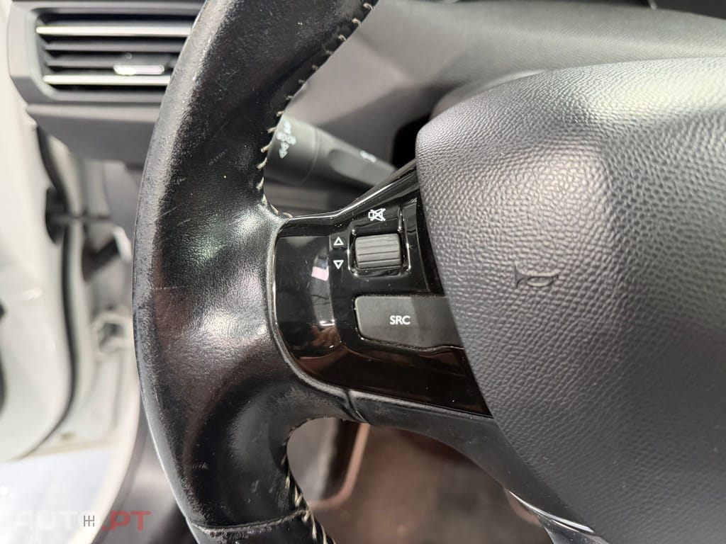 Peugeot 308 1.2  Feline