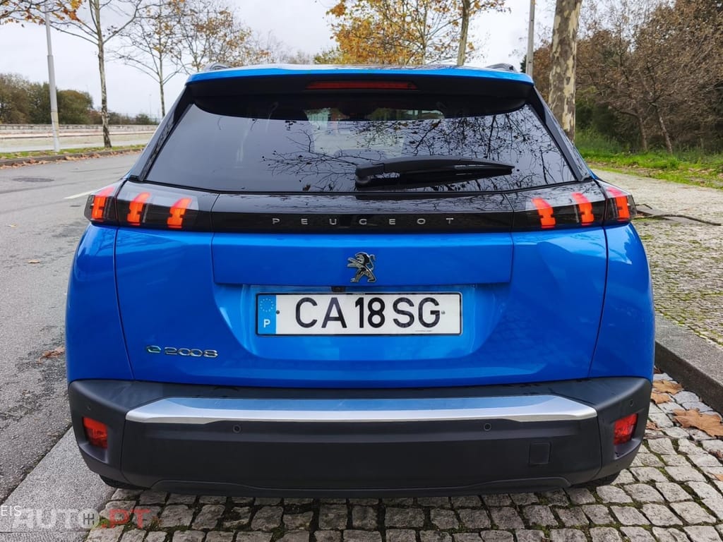 Peugeot E-2008 50 kWh Allure Pack