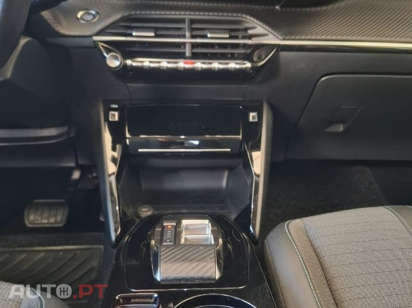 Peugeot E-2008 50 kWh Allure Pack