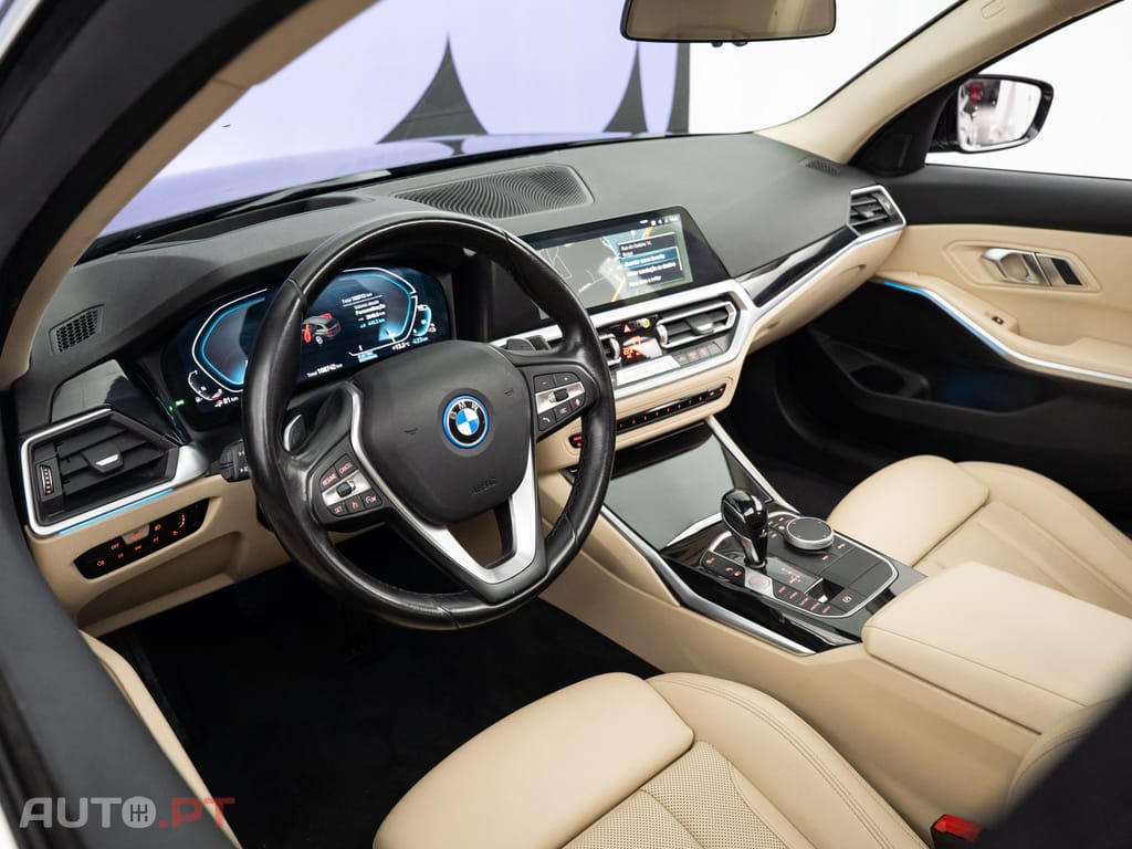 BMW 330 e Auto