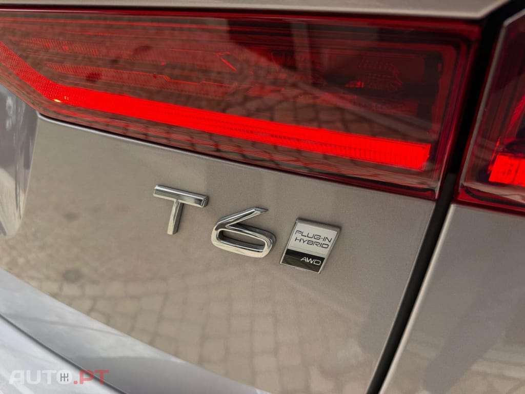 Volvo XC60 2.0 T6 PHEV Plus Bright AWD