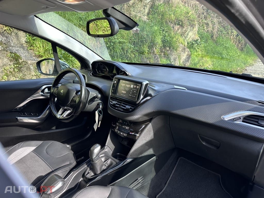 Peugeot 2008 PureTech 100 Allure