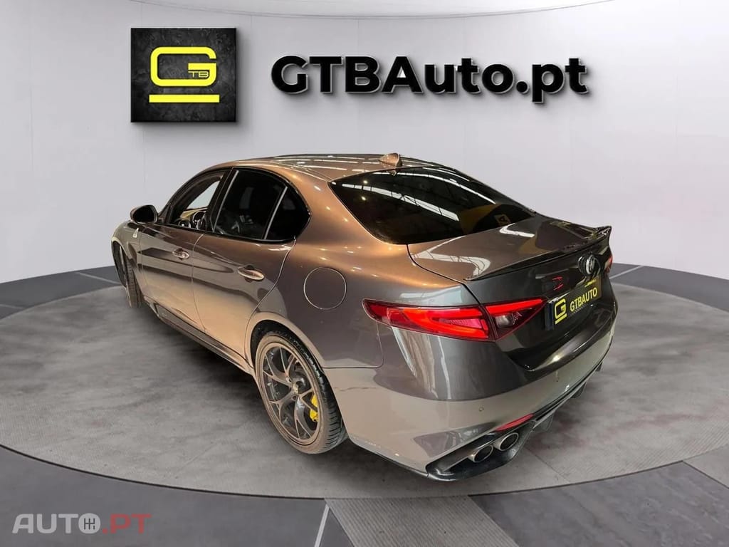 Alfa Romeo Giulia Quadrifoglio bi-turbo 510cv