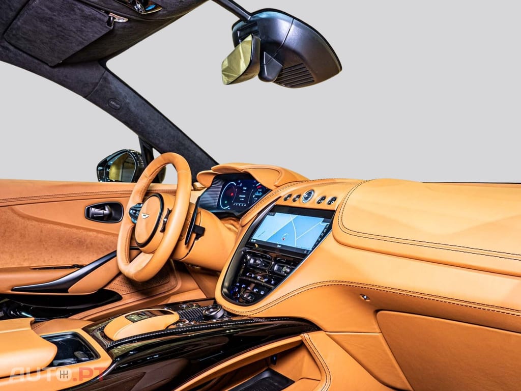 Aston Martin DBX 707