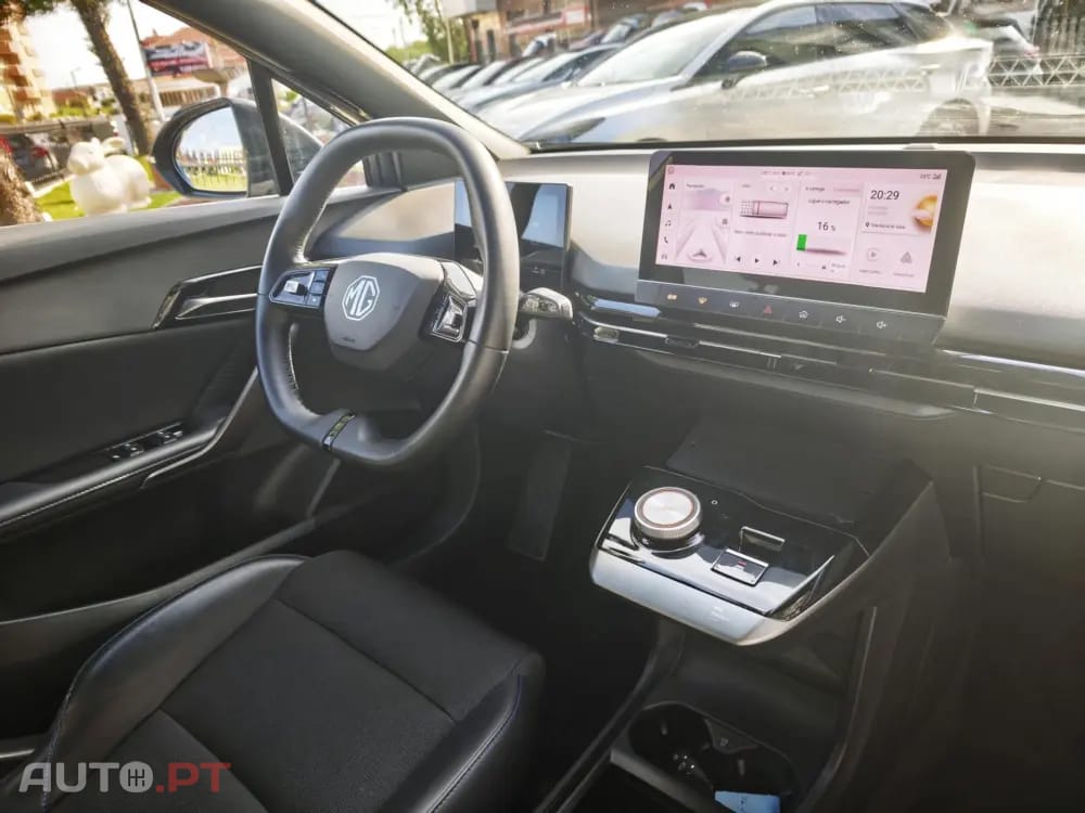 MG MG4 64 kWh Luxury