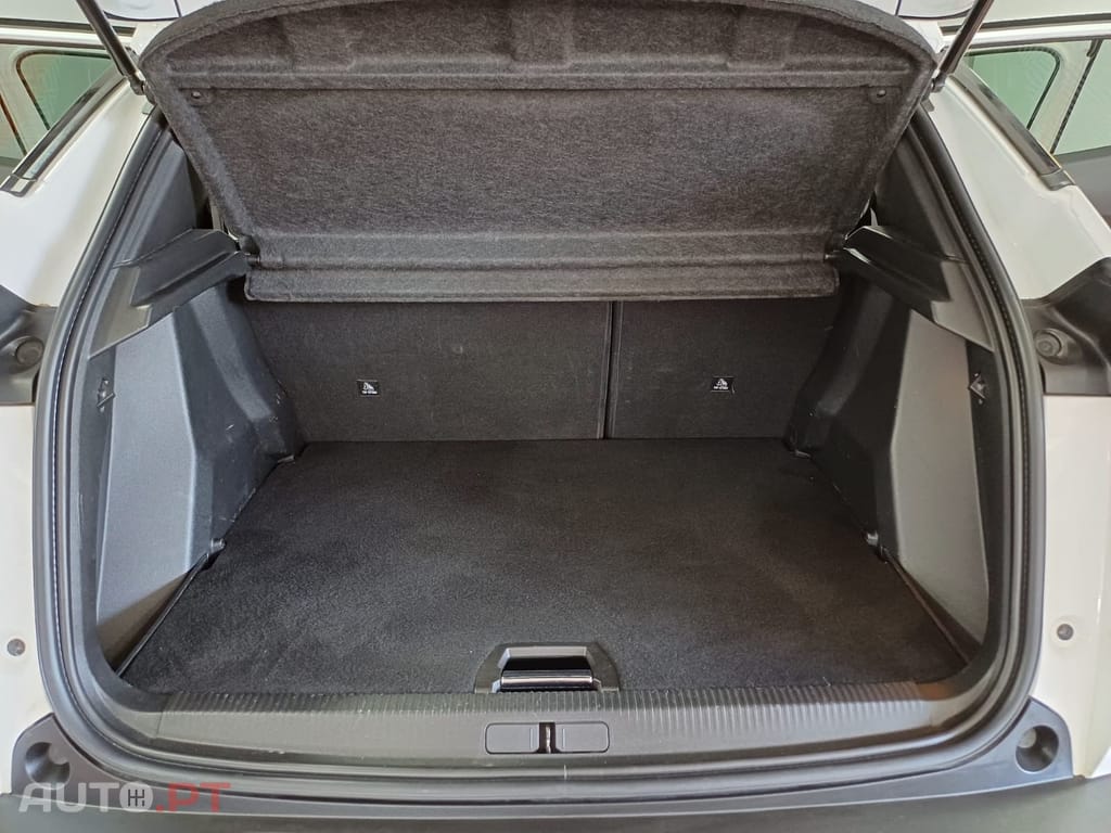 Peugeot 2008 1.5 BlueHDi Allure Pack