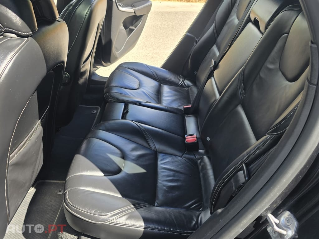 Volvo V40 2.0 D4 R-Design Summum