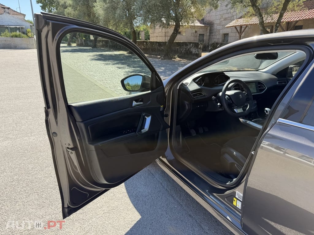 Peugeot 308 1.6 BlueHDi Allure J17