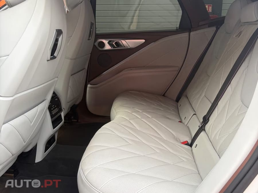 BMW XM BASE