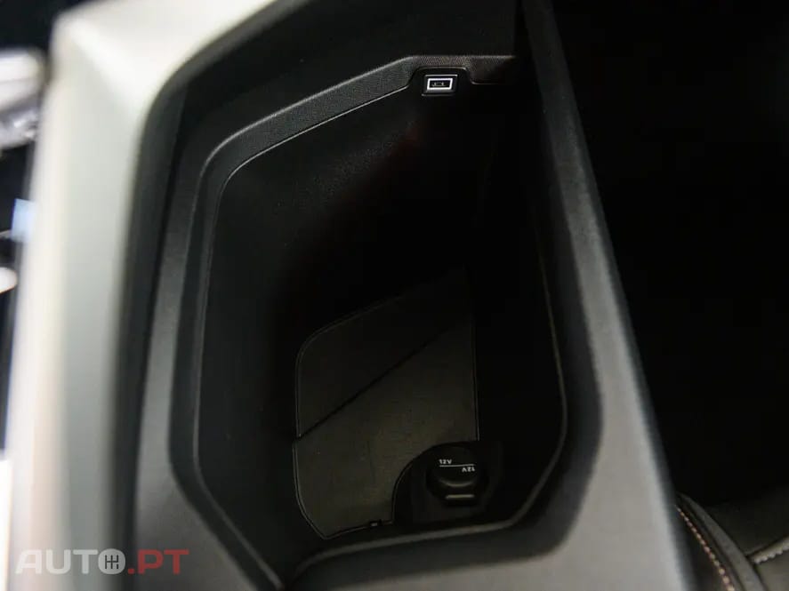 Peugeot 3008 1.2 Hybrid Allure e-DCS6