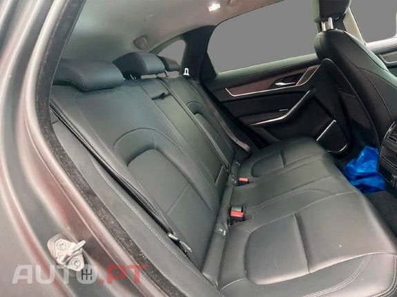 Jaguar F-Pace I.V.A DEDUTIVEL 2.0i P400e Plug-in Hybrid 