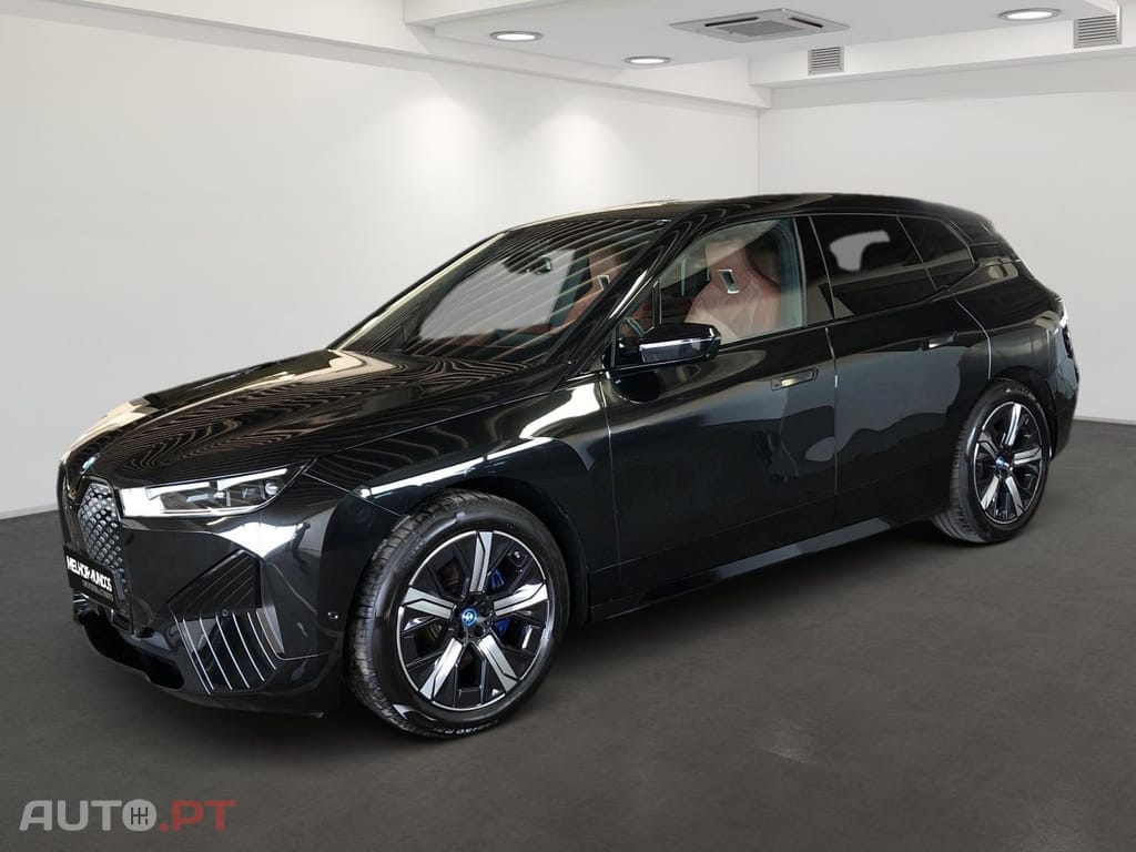 BMW iX xDrive 40 Pack Desportivo