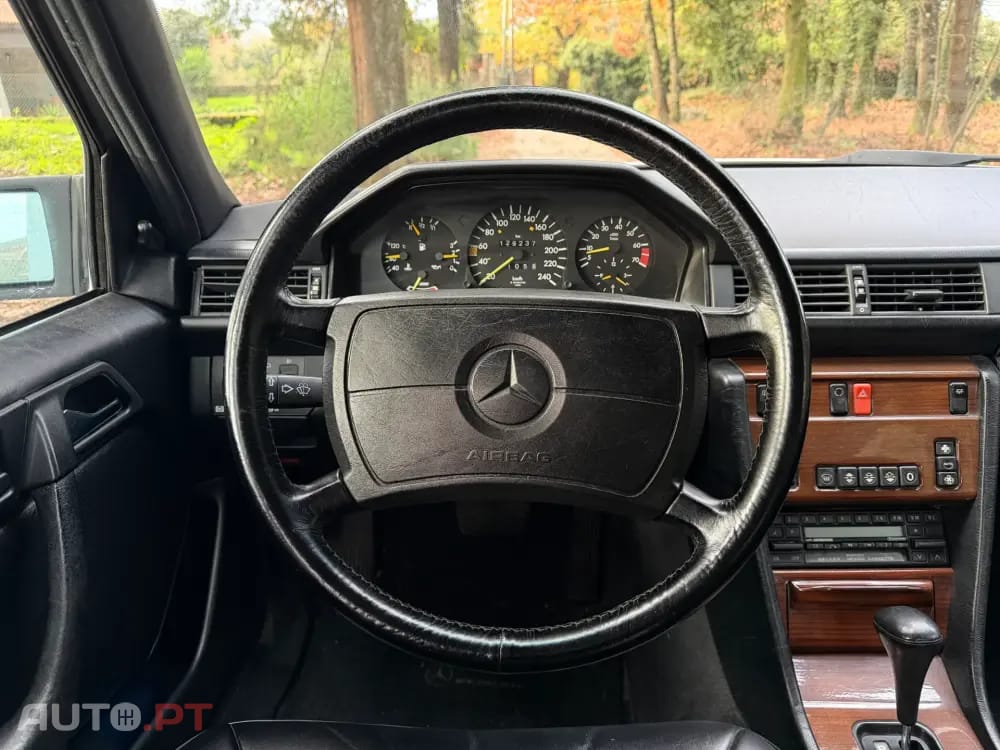 Mercedes-Benz 260 260 E